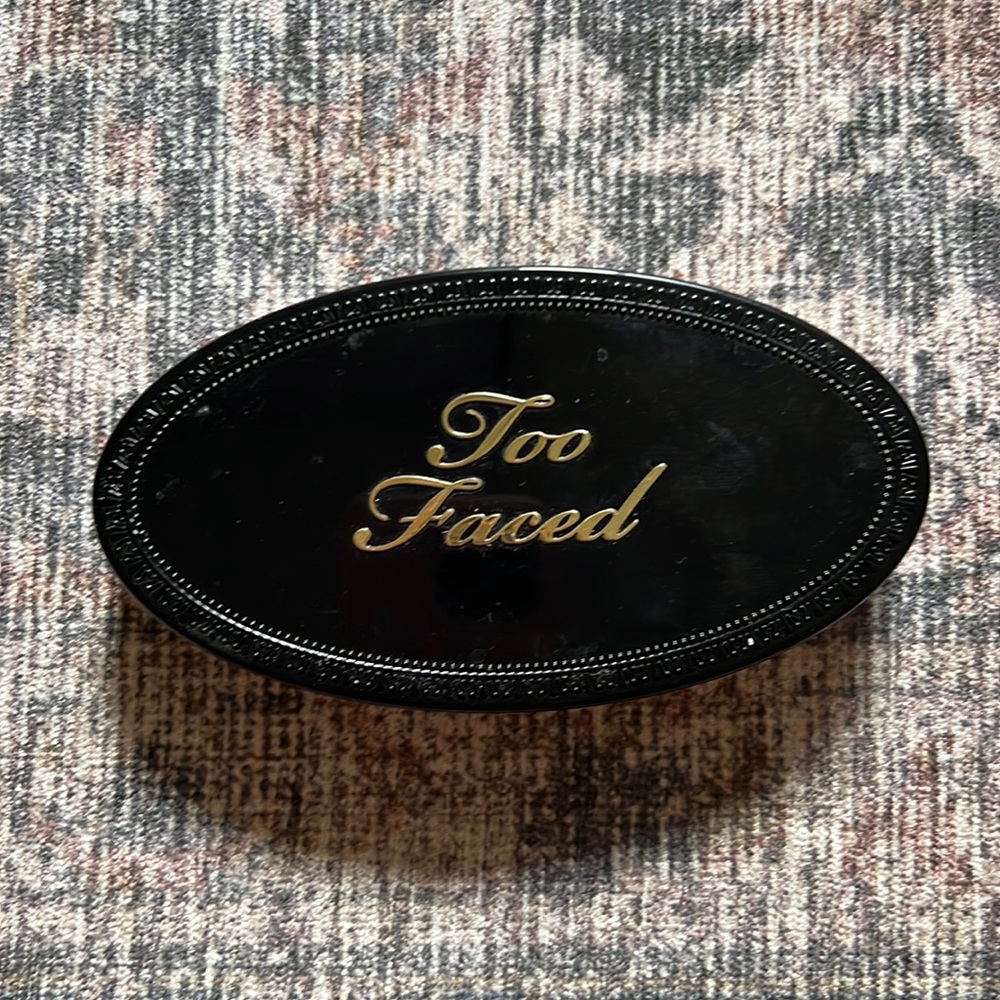 Too Faced Highlighter Makeup Palette.